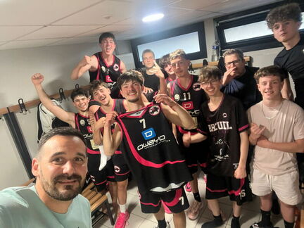 2026-04-25 BBC U18M1 ChalonBC Selfie
